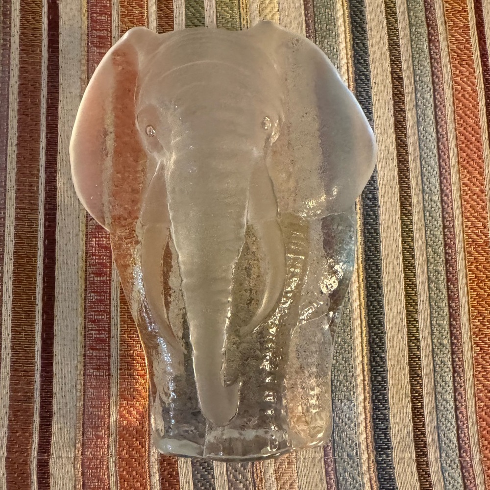 Mats Jonasson Sweden signed elephant frosted crystal figurine. Like new. 6x5
